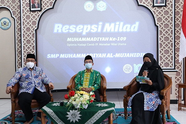 SMP Muhammadiyah Al Mujahidin Gelar Pengajian Peringati Milad Muhammadiyah ke-109
