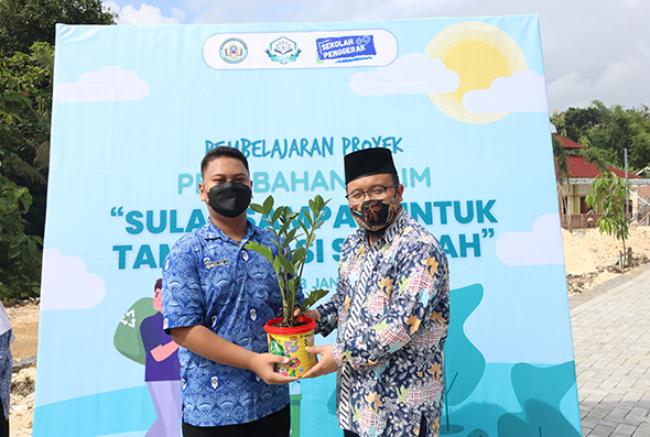 Pembelajaran Proyek Program Sekolah Penggerah, Sulap Sampah untuk Tamanisasi Sekolah.