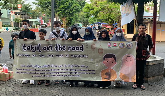 Takjil On The Road Bersama PR IPM SMP Muhammadiyah Al Mujahidin